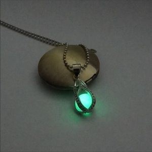 Glow in the Dark Metal Lantern Necklace - Green